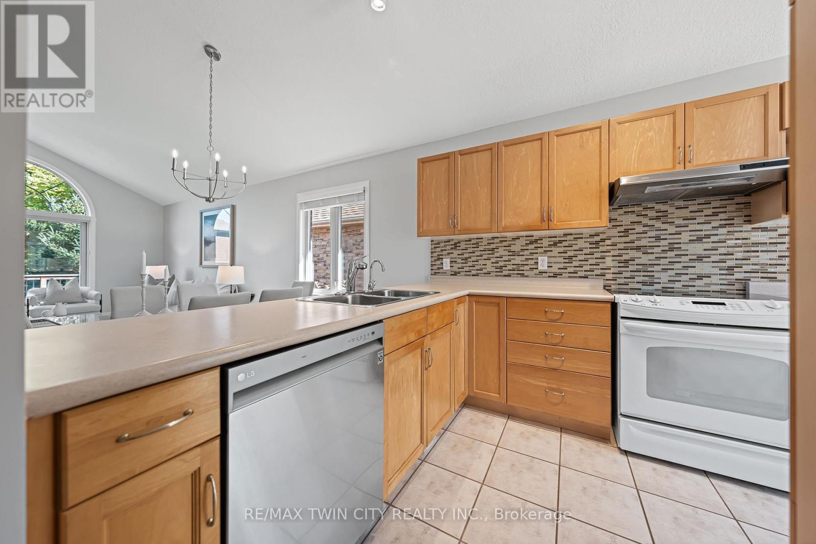432 Sandbanks Crescent, Waterloo, Ontario  N2V 2J1 - Photo 16 - X12443137