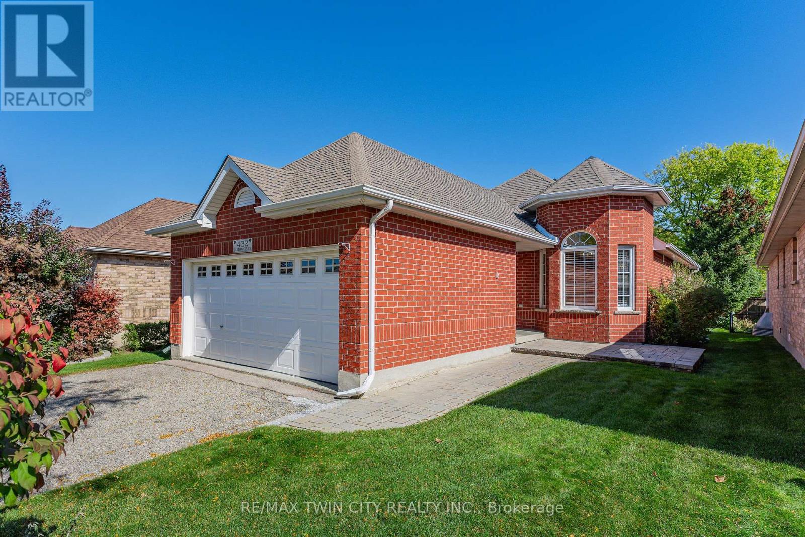 432 Sandbanks Crescent, Waterloo, Ontario  N2V 2J1 - Photo 3 - X12443137