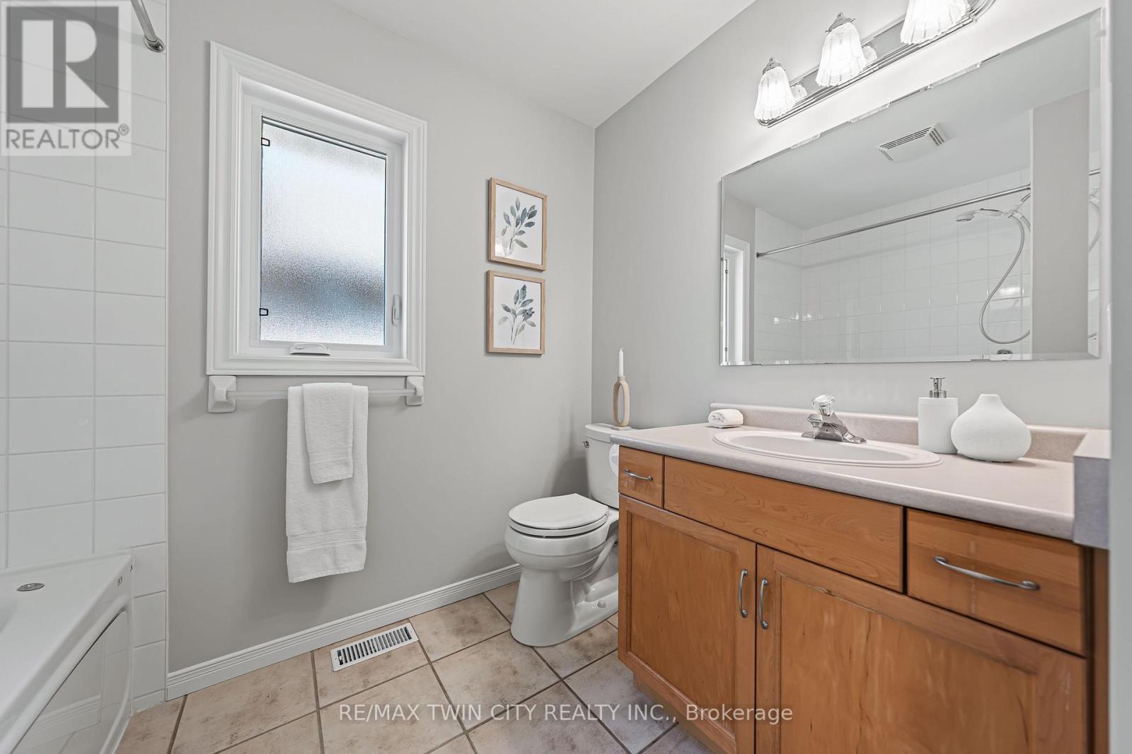 432 Sandbanks Crescent, Waterloo, Ontario  N2V 2J1 - Photo 33 - X12443137
