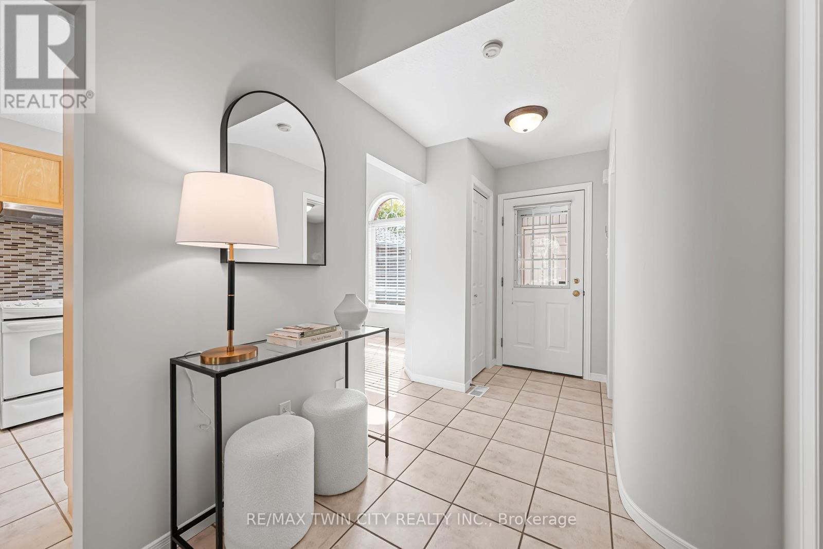432 Sandbanks Crescent, Waterloo, Ontario  N2V 2J1 - Photo 4 - X12443137