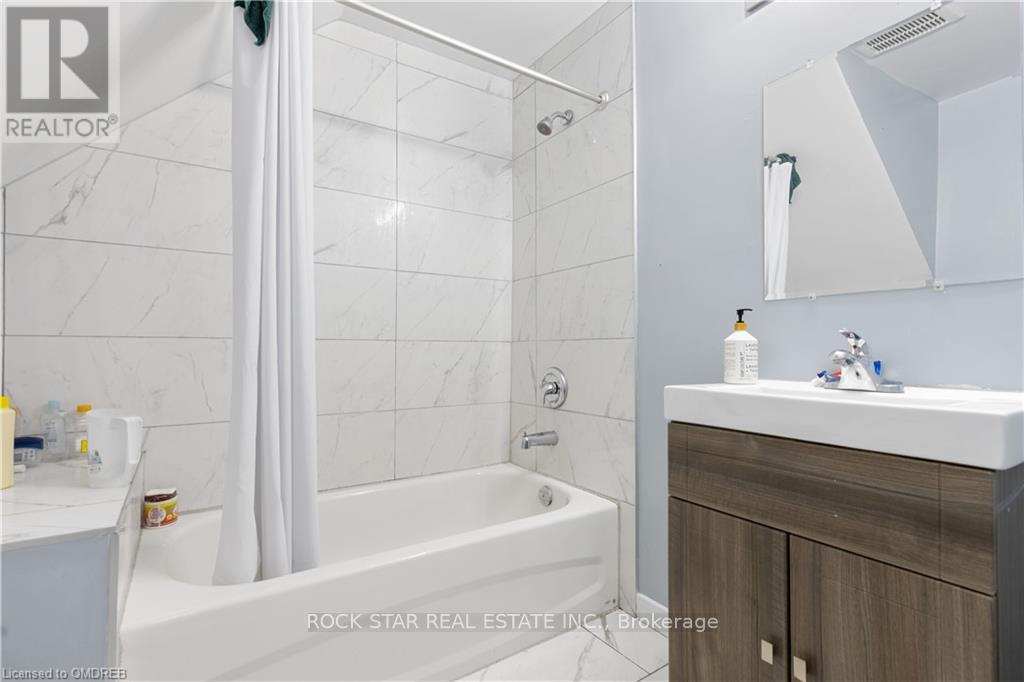 235 Hamilton Road, London East, Ontario  N5Z 1P9 - Photo 7 - X12443160