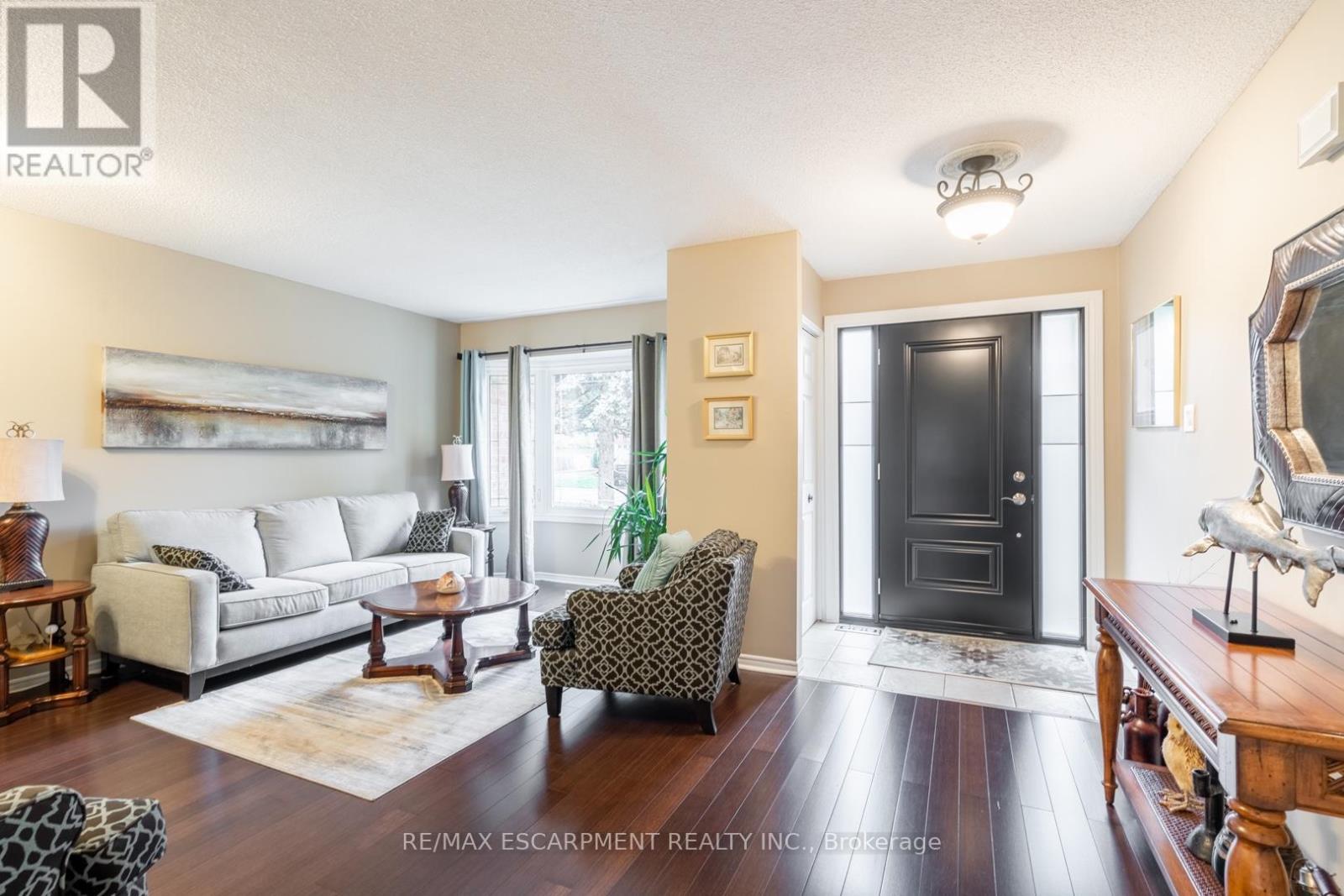 375 Melanie Crescent, Hamilton, Ontario  L9G 4B1 - Photo 5 - X12443169