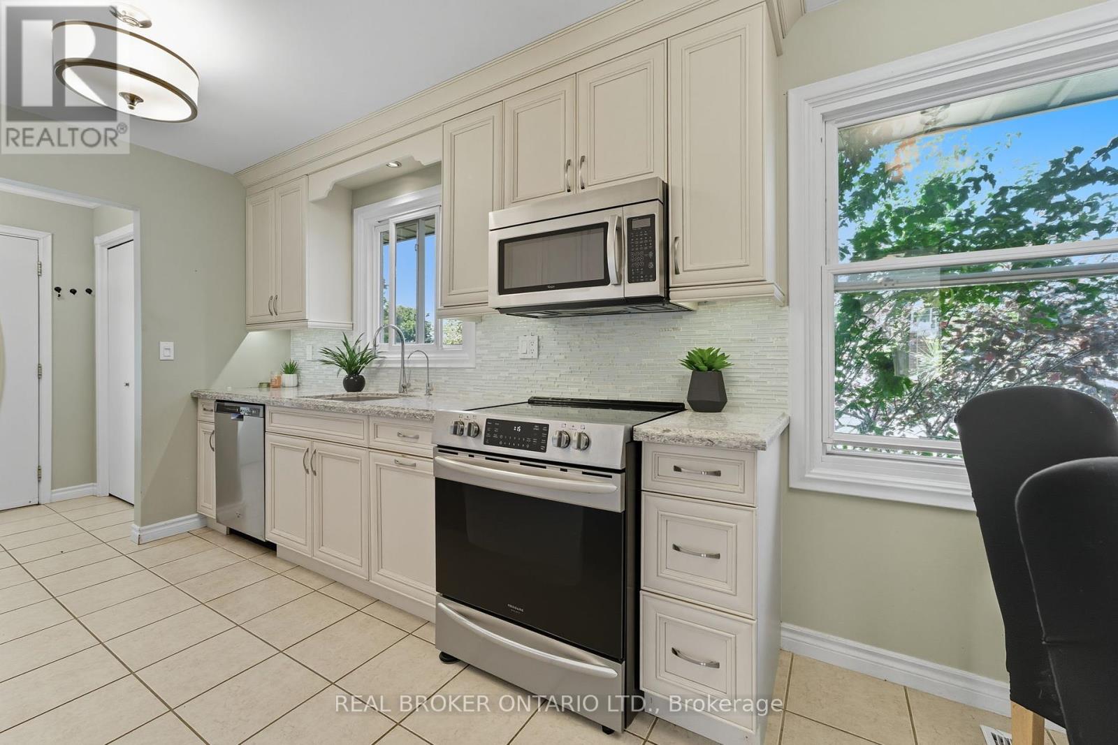 39 Carriage Road, Norfolk, Ontario  N3Y 4Y3 - Photo 12 - X12443183