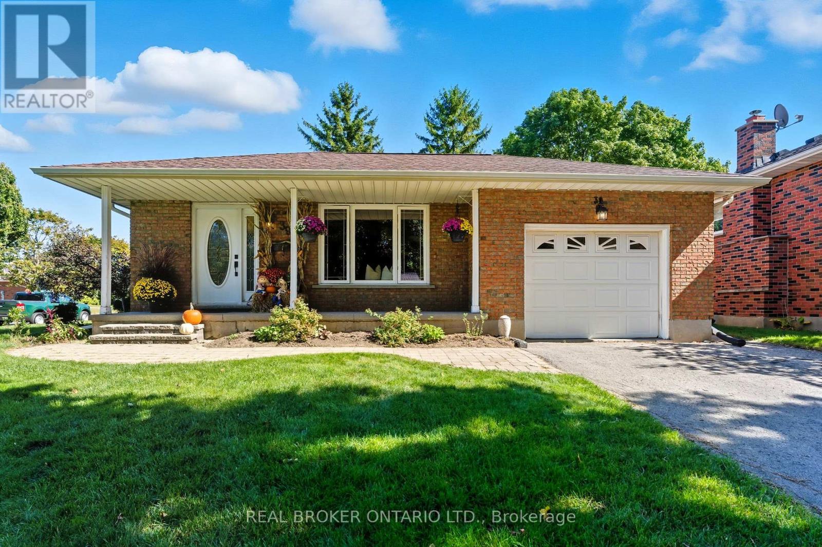 39 Carriage Road, Norfolk, Ontario  N3Y 4Y3 - Photo 5 - X12443183