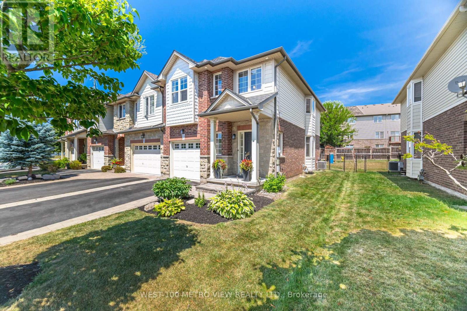 11 Brooking Court, Hamilton, Ontario  L9G 0A6 - Photo 2 - X12443187