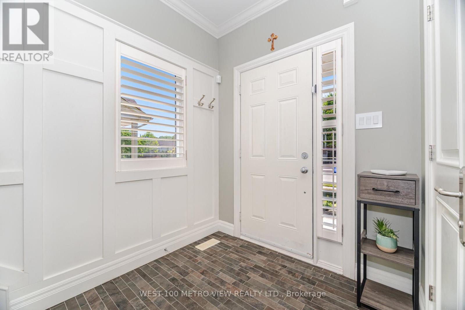 11 Brooking Court, Hamilton, Ontario  L9G 0A6 - Photo 4 - X12443187