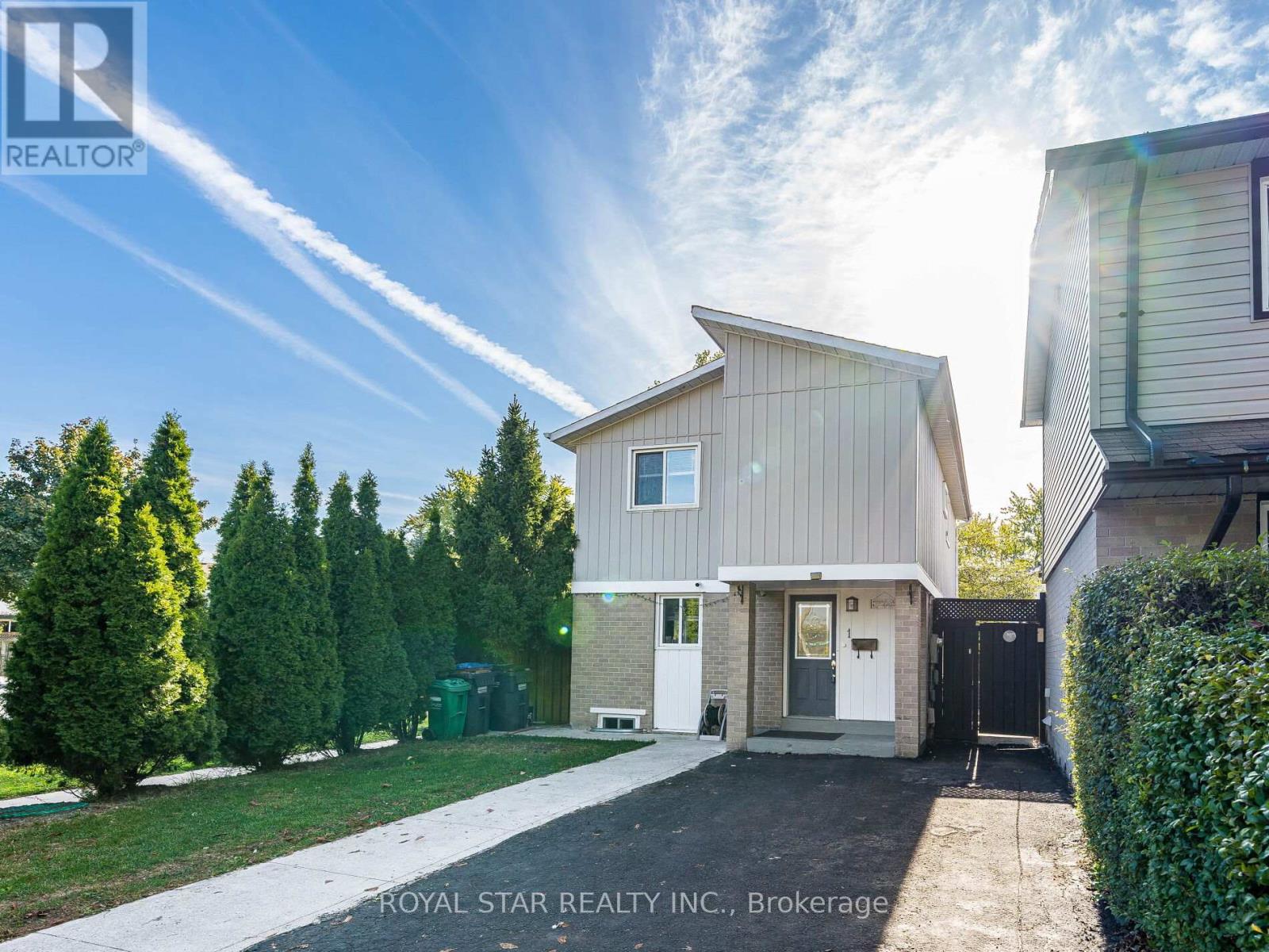 1 Gold Finch Court, Brampton, Ontario  L6S 2K7 - Photo 2 - W12436656