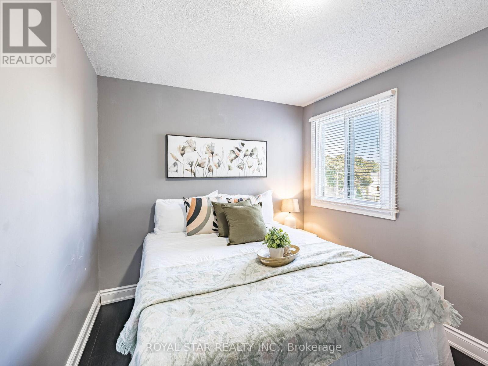 1 Gold Finch Court, Brampton, Ontario  L6S 2K7 - Photo 31 - W12436656