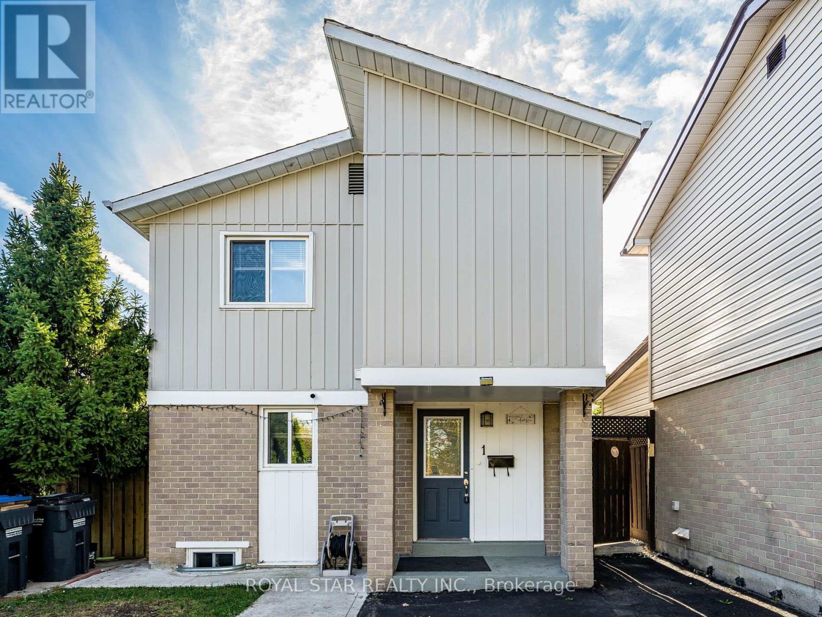 1 Gold Finch Court, Brampton, Ontario  L6S 2K7 - Photo 3 - W12436656