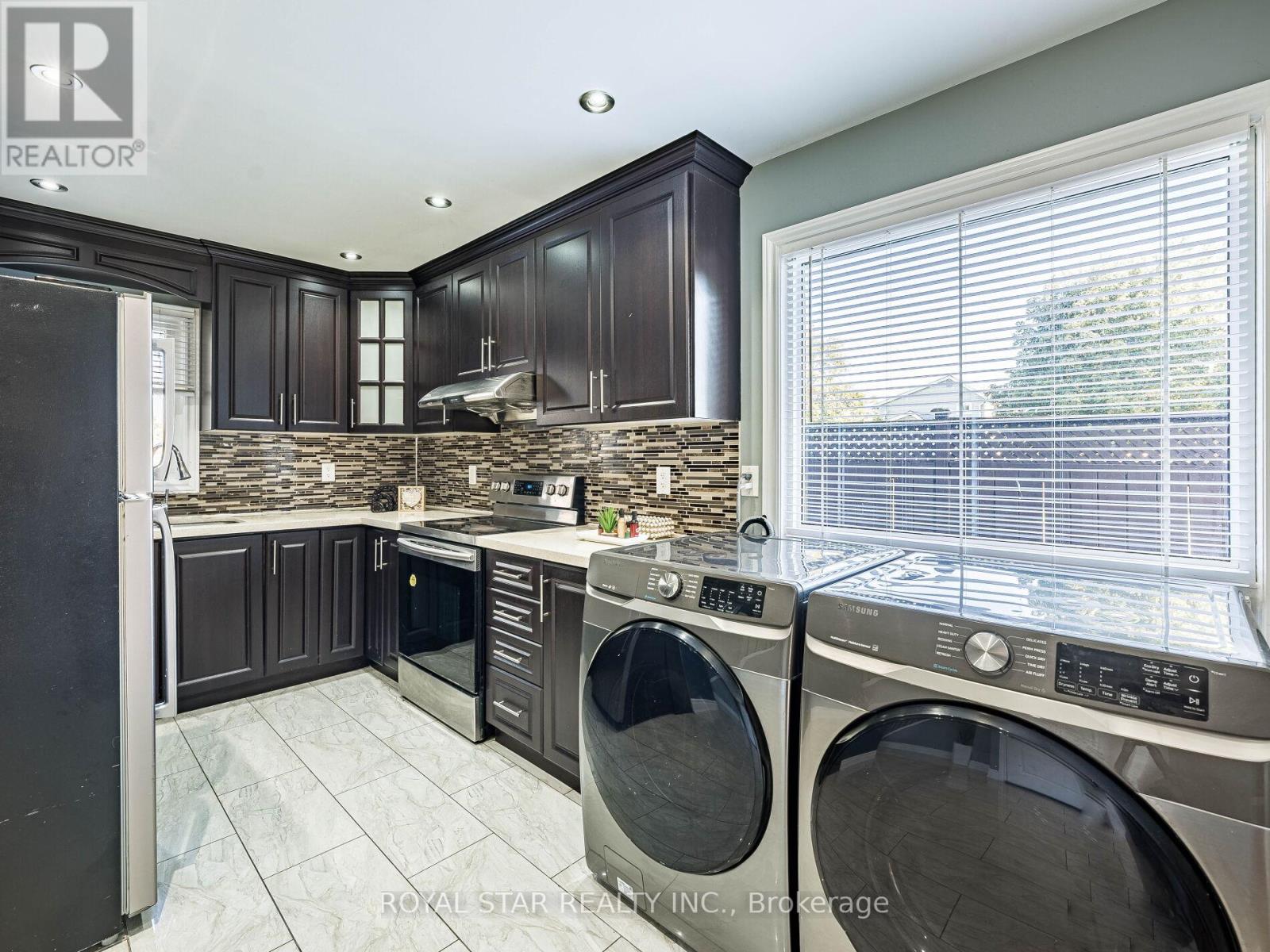 1 Gold Finch Court, Brampton, Ontario  L6S 2K7 - Photo 8 - W12436656