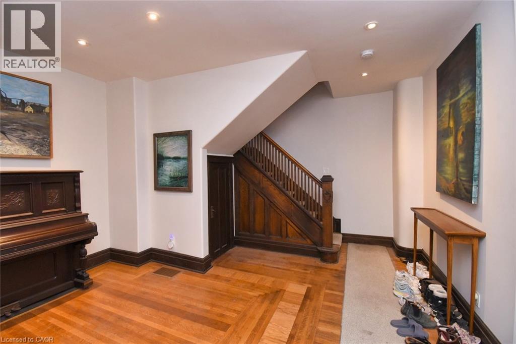 217 N Caroline Street S, Hamilton, Ontario  L8P 3L5 - Photo 3 - 40770094