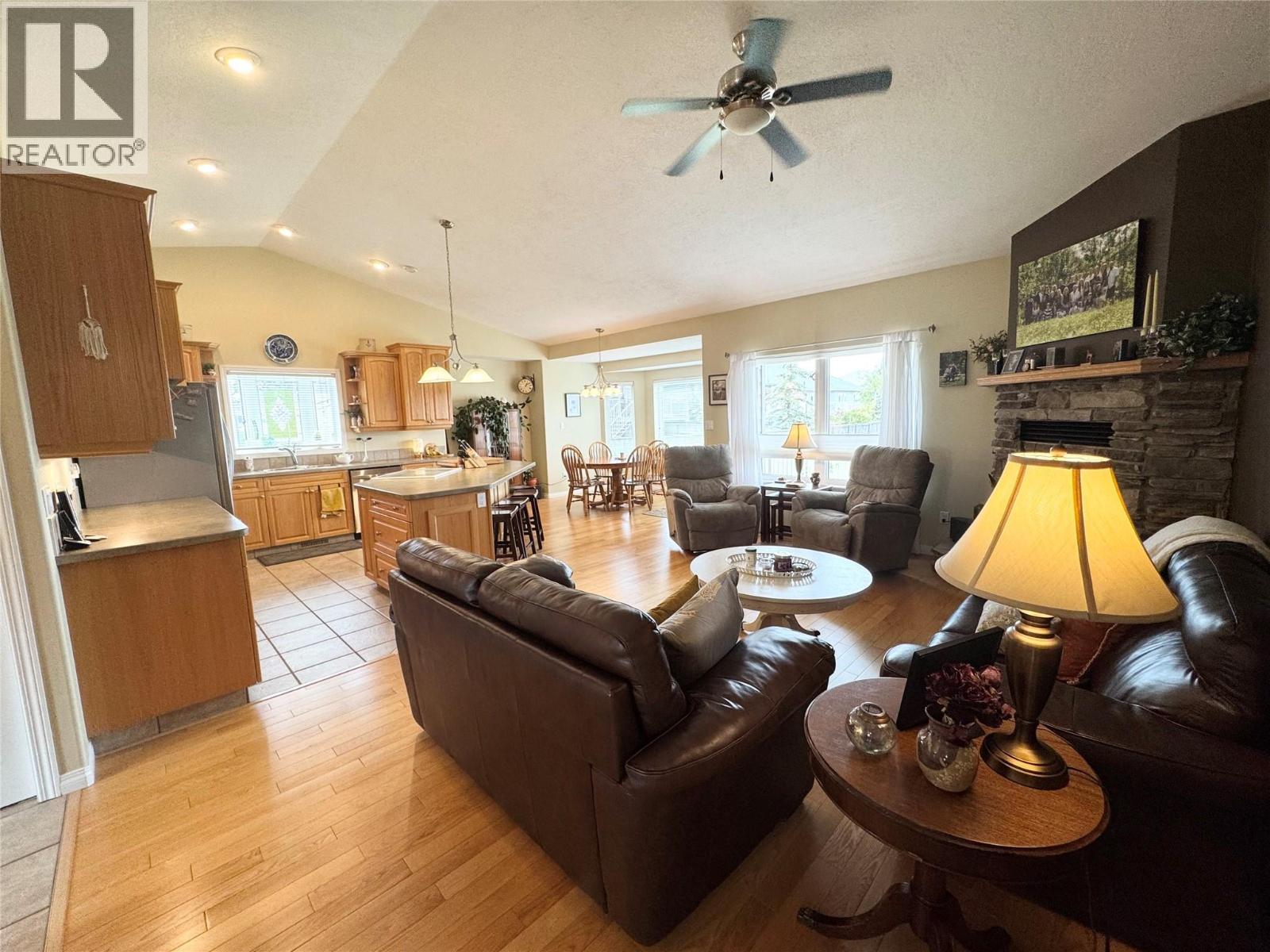 10916 Turgeon Drive, Dawson Creek, British Columbia  V1G 2W8 - Photo 4 - 10350844
