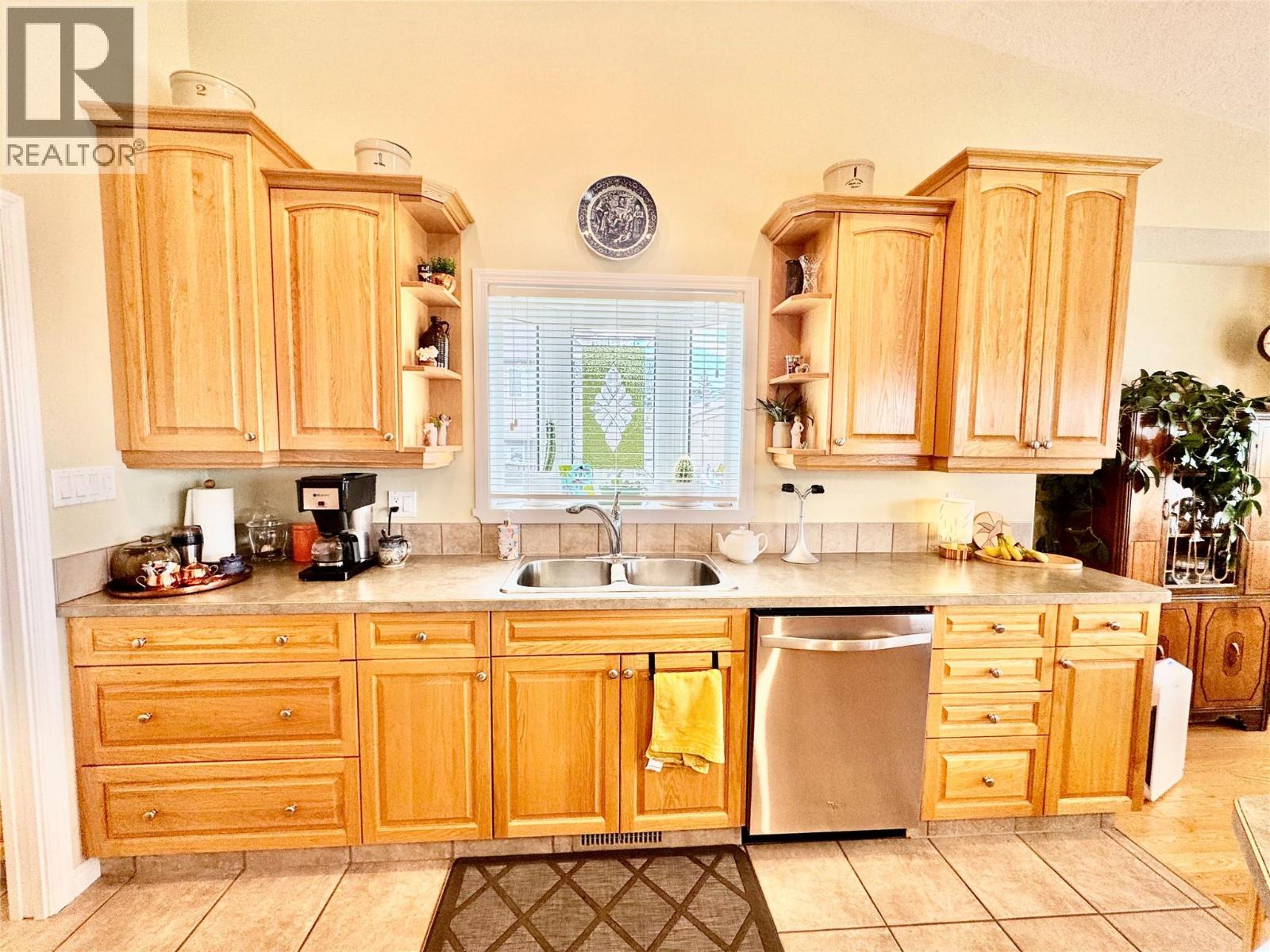 10916 Turgeon Drive, Dawson Creek, British Columbia  V1G 2W8 - Photo 7 - 10350844