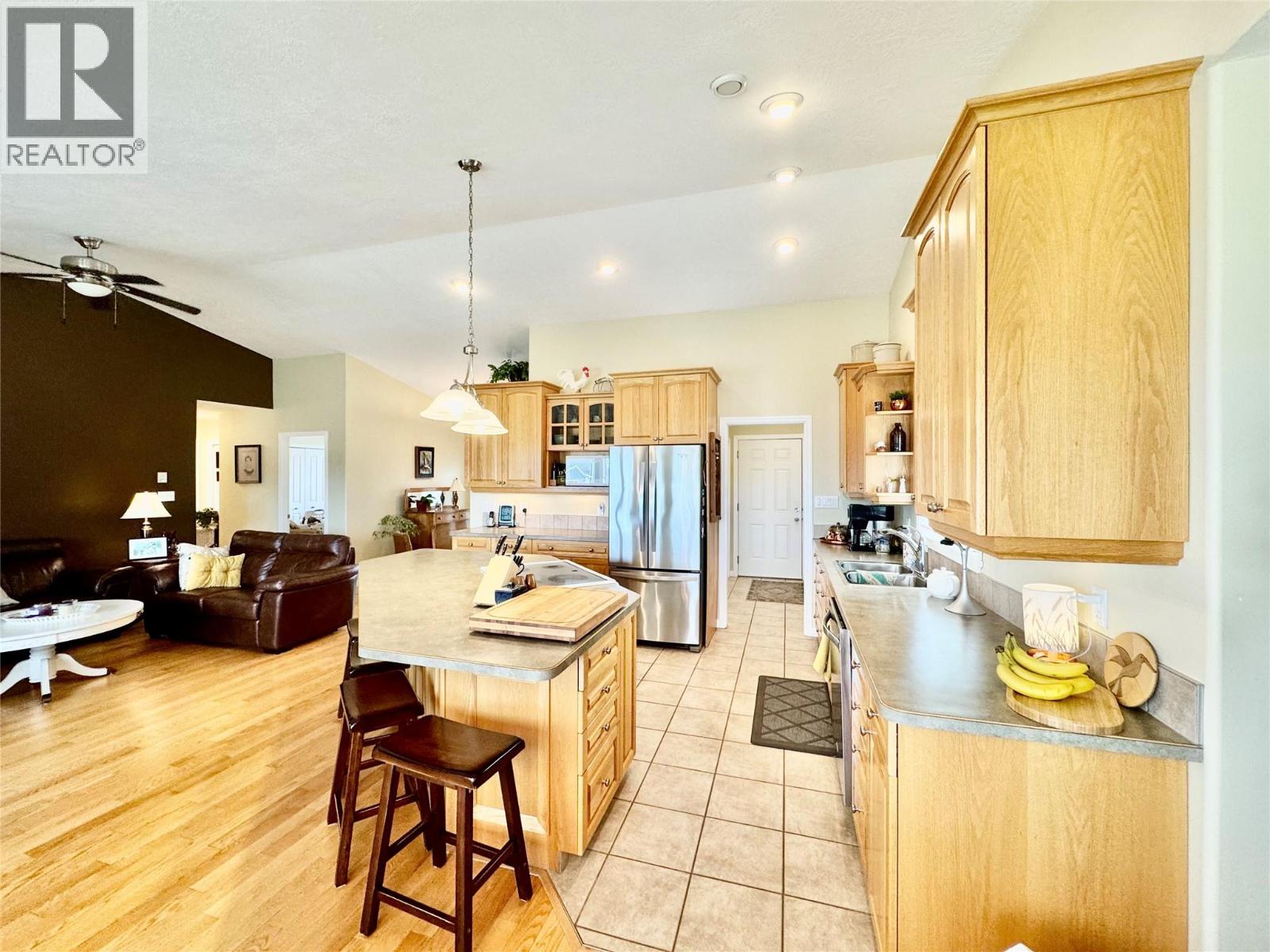 10916 Turgeon Drive, Dawson Creek, British Columbia  V1G 2W8 - Photo 8 - 10350844
