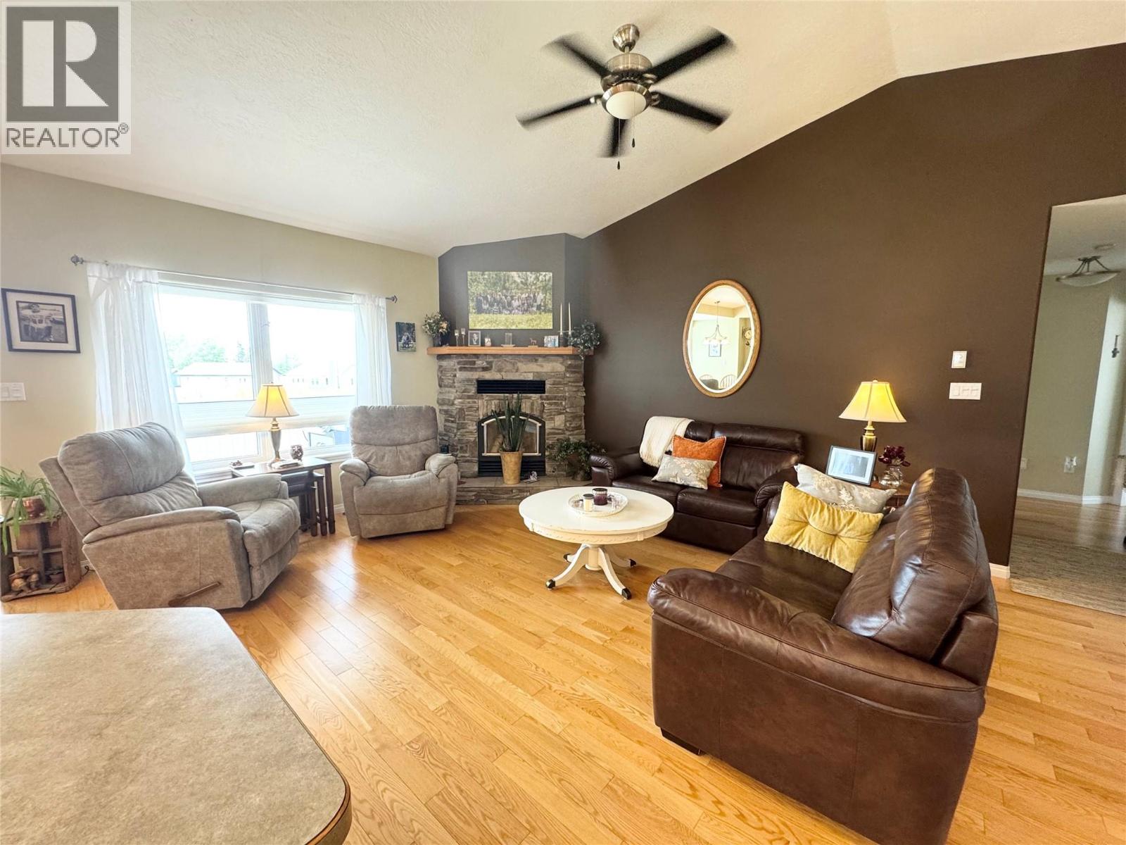 10916 Turgeon Drive, Dawson Creek, British Columbia  V1G 2W8 - Photo 2 - 10350844