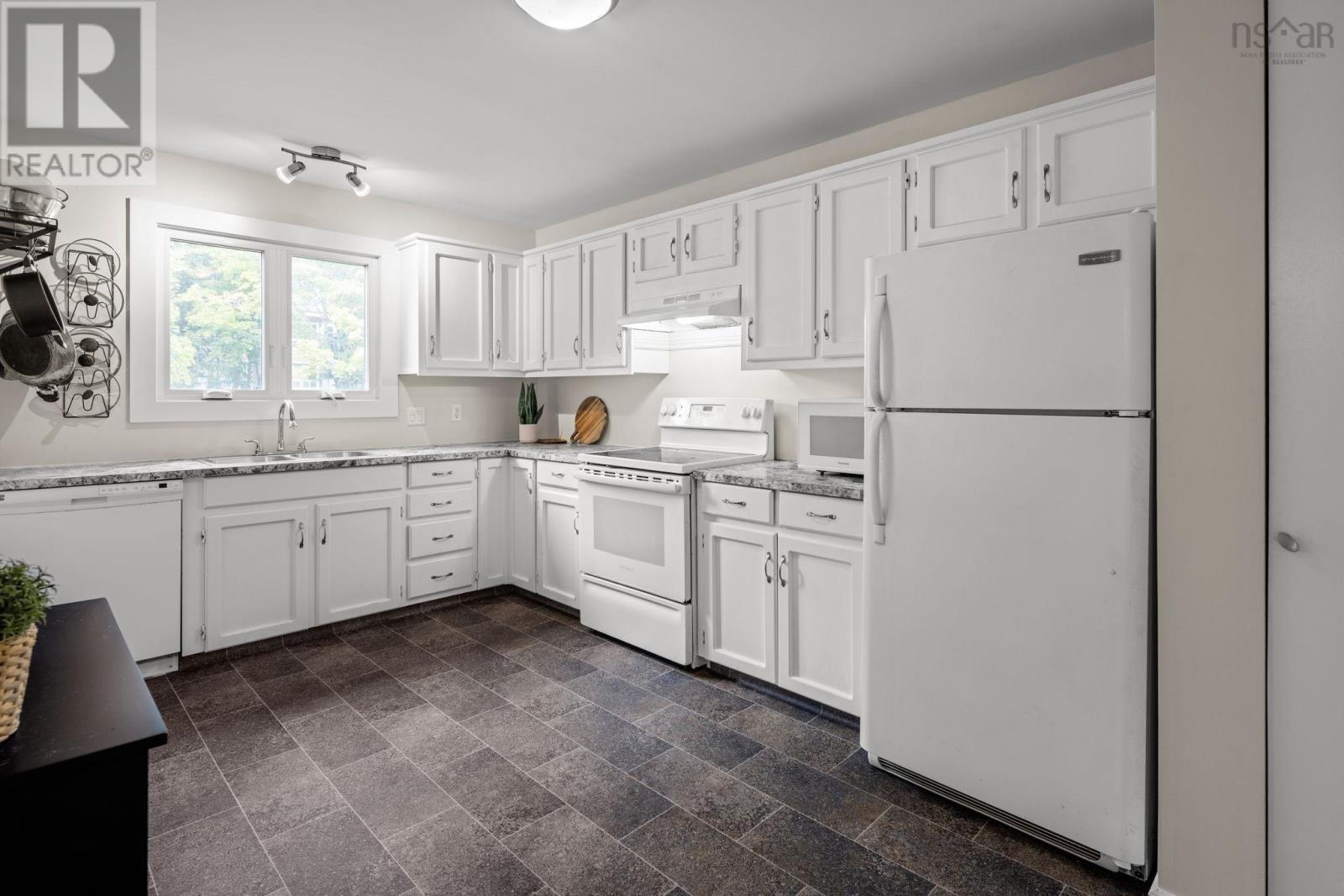 43 Westridge Drive, Halifax, Nova Scotia  B3M 3K3 - Photo 3 - 202522882