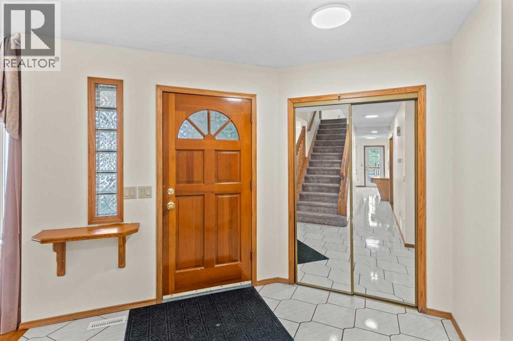 1024 Santana Road Nw, Calgary, Alberta  T3K 3M2 - Photo 10 - A2260607