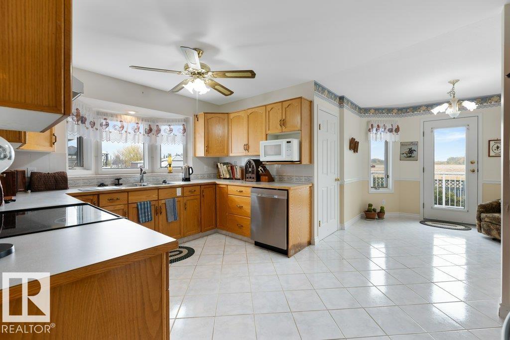405 Grandin Dr, Morinville, Alberta  T8R 1J1 - Photo 9 - E4460675