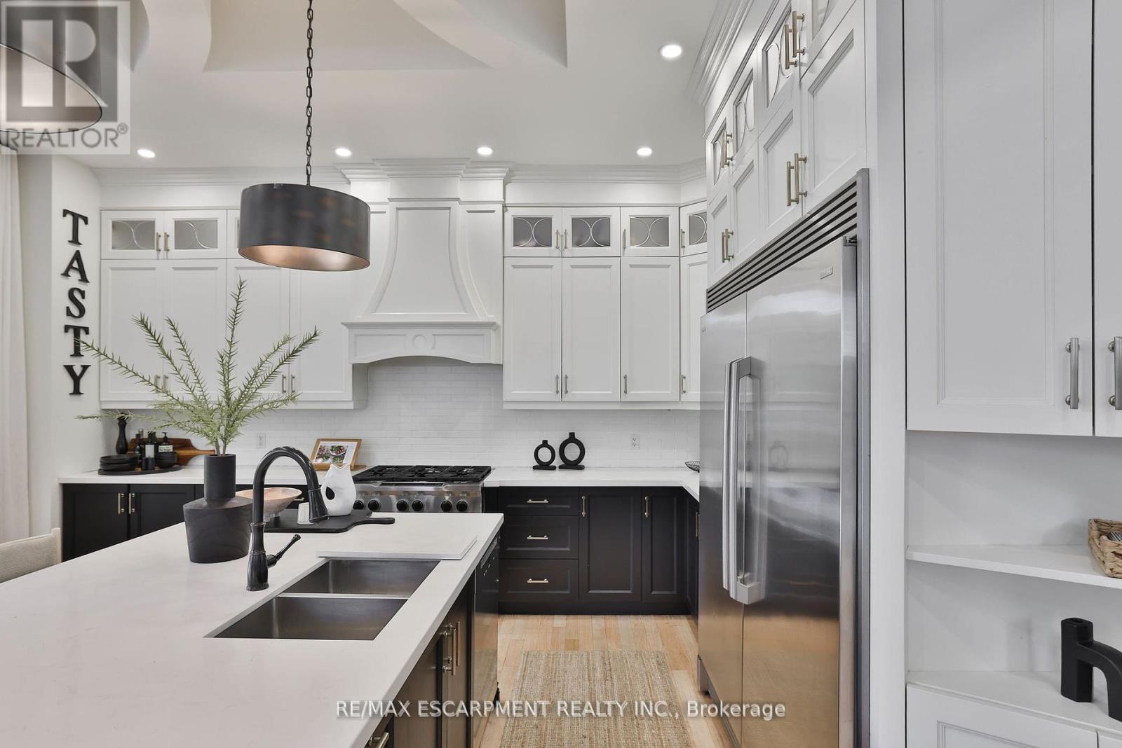 43 Mississauga Road S, Mississauga, Ontario  L5H 2H3 - Photo 19 - W12415093