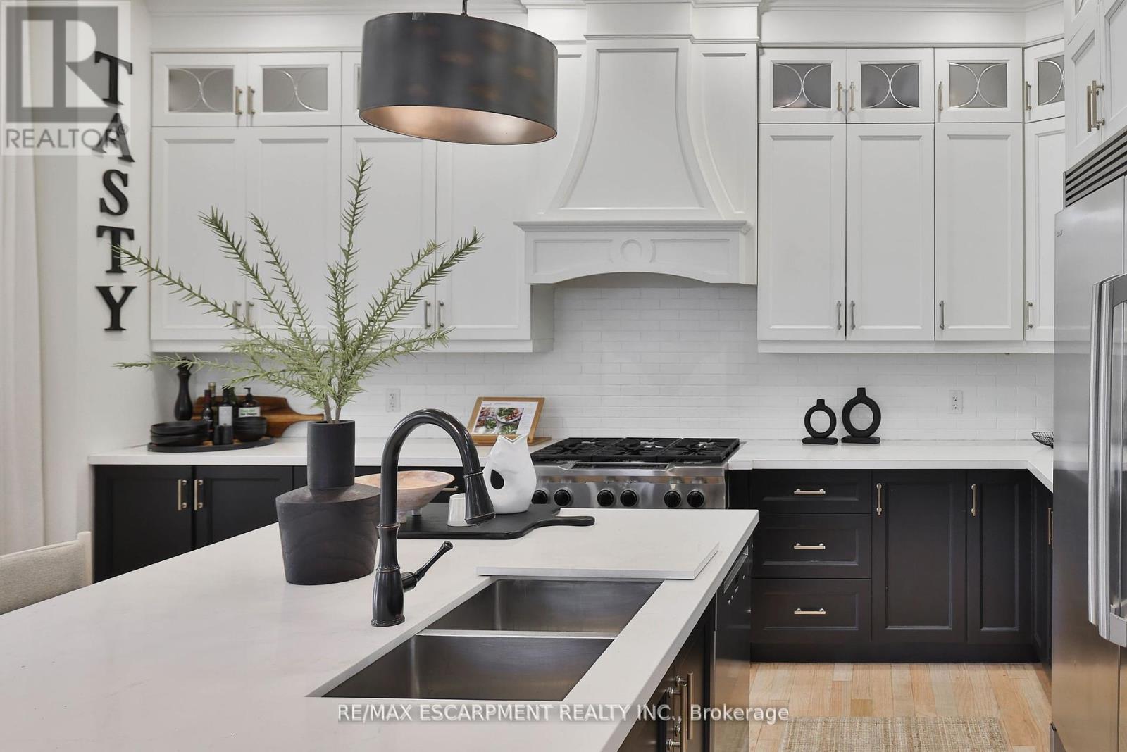 43 Mississauga Road S, Mississauga, Ontario  L5H 2H3 - Photo 20 - W12415093