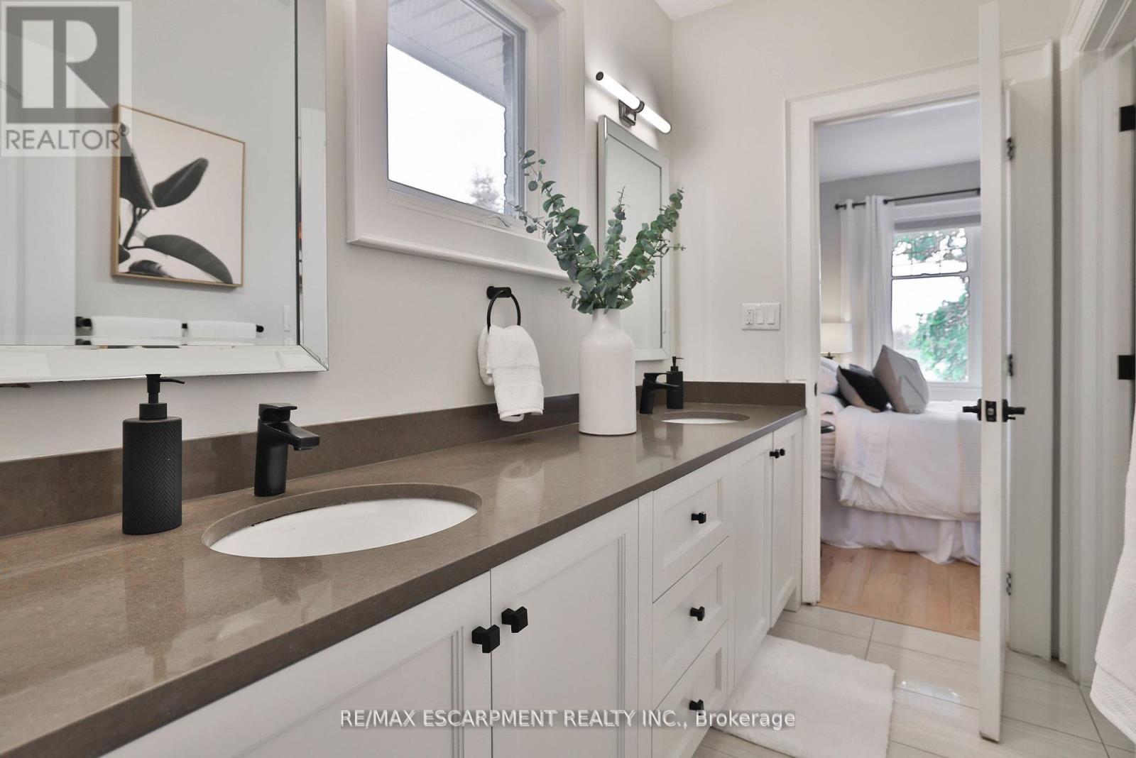 43 Mississauga Road S, Mississauga, Ontario  L5H 2H3 - Photo 30 - W12415093