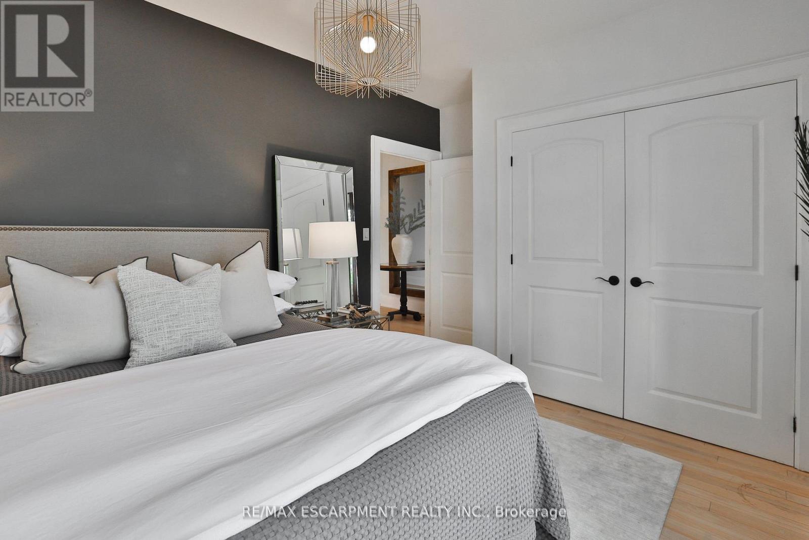 43 Mississauga Road S, Mississauga, Ontario  L5H 2H3 - Photo 32 - W12415093