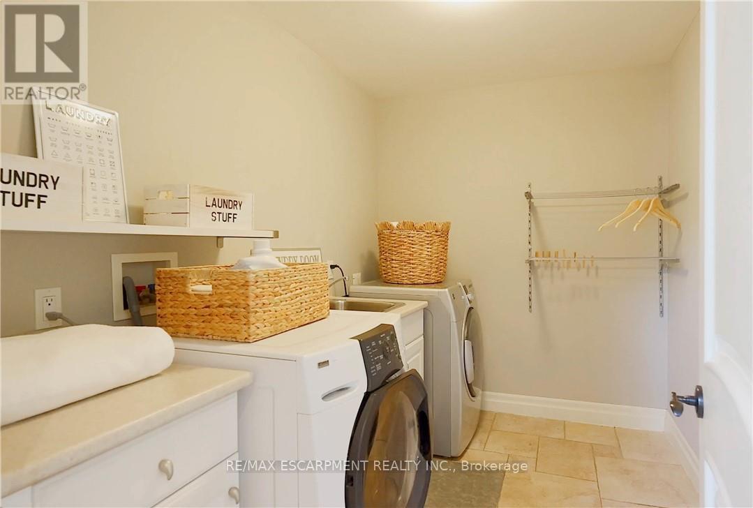 4071 Melba Place, Burlington, Ontario  L7L 2C5 - Photo 16 - W12415801