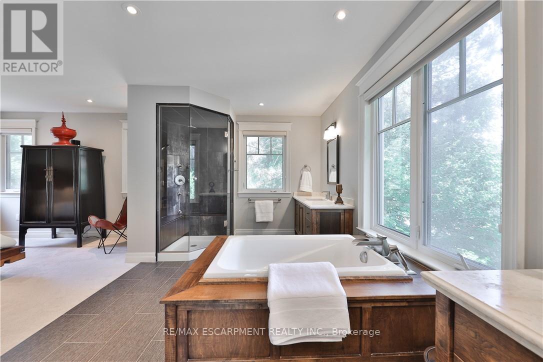 4071 Melba Place, Burlington, Ontario  L7L 2C5 - Photo 25 - W12415801