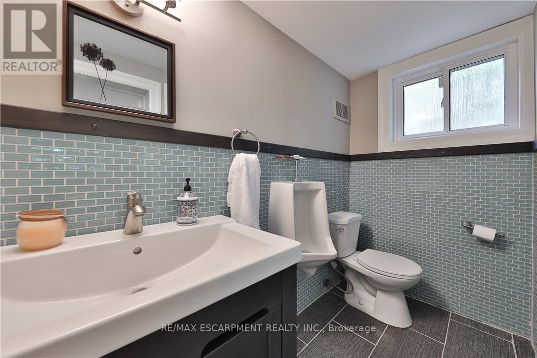 4071 Melba Place, Burlington, Ontario  L7L 2C5 - Photo 34 - W12415801