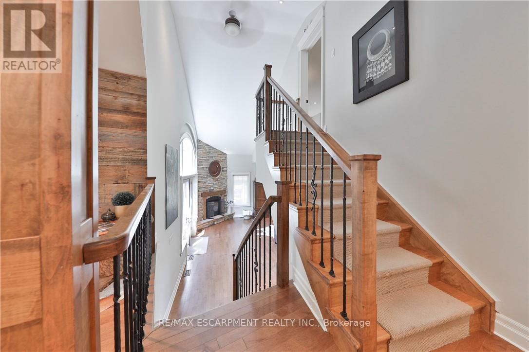 4071 Melba Place, Burlington, Ontario  L7L 2C5 - Photo 21 - W12415801