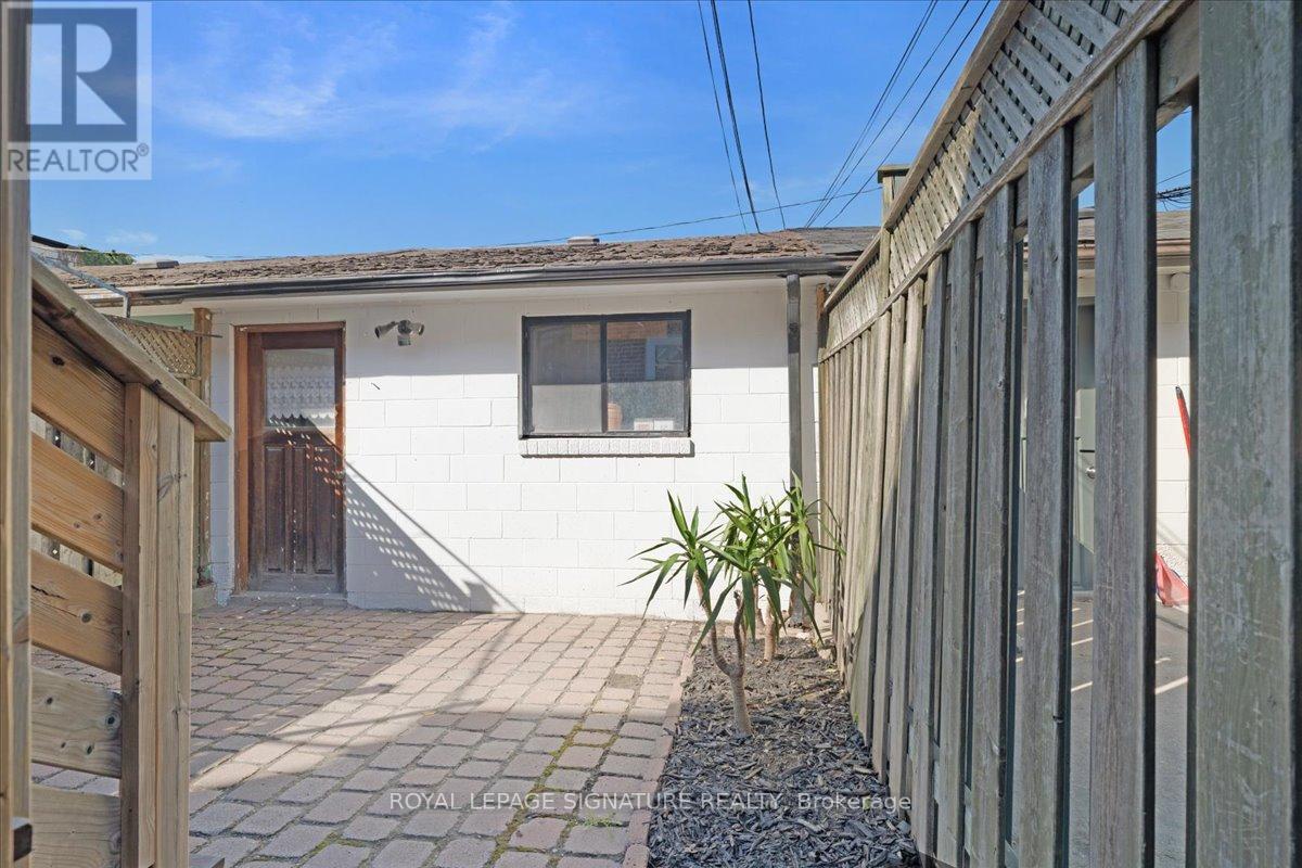 42 Manchester Avenue, Toronto, Ontario  M6G 1V3 - Photo 49 - W12422602