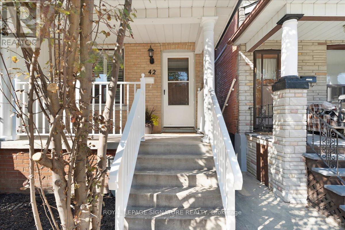 42 Manchester Avenue, Toronto, Ontario  M6G 1V3 - Photo 2 - W12422602