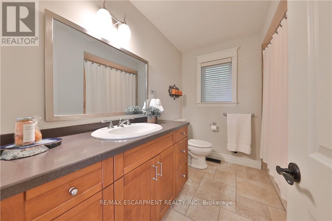 4071 Melba Place, Burlington, Ontario  L7L 2C5 - Photo 19 - W12415801