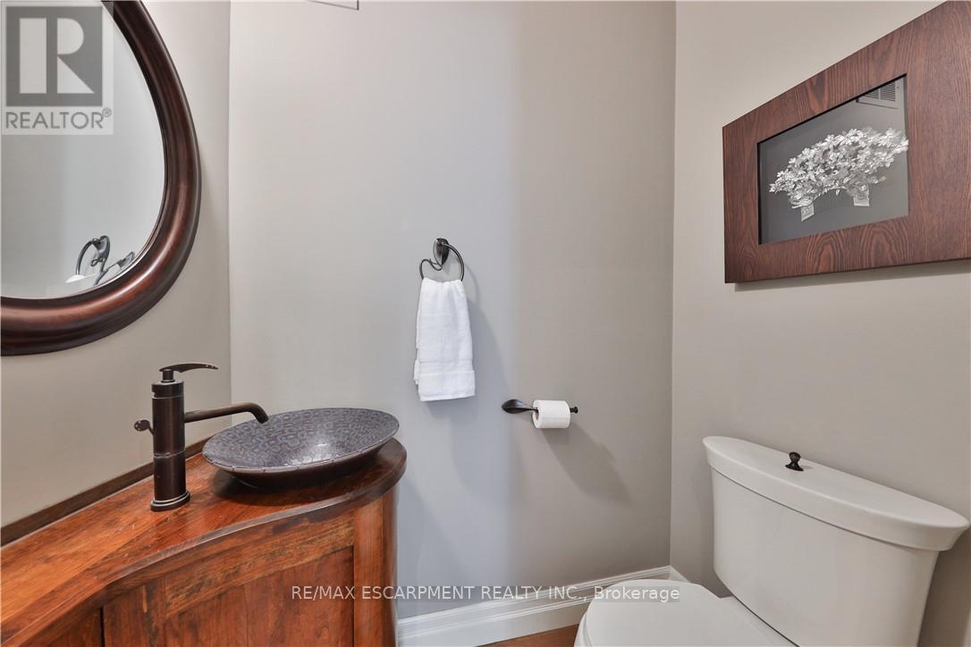 4071 Melba Place, Burlington, Ontario  L7L 2C5 - Photo 17 - W12415801