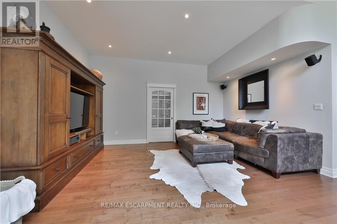 4071 Melba Place, Burlington, Ontario  L7L 2C5 - Photo 15 - W12415801