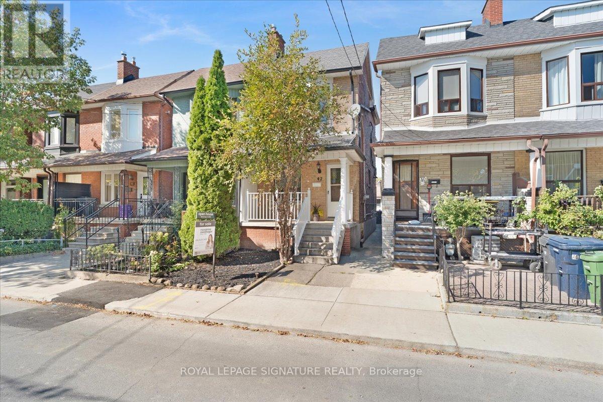 42 MANCHESTER AVENUE, Toronto, Ontario