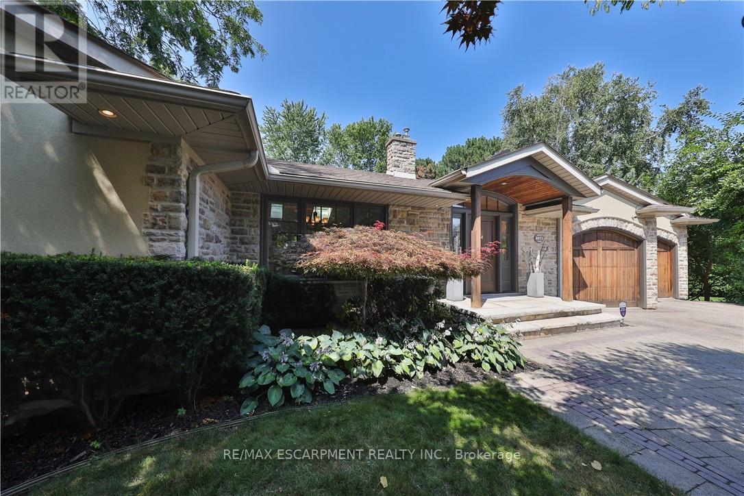4071 Melba Place, Burlington, Ontario  L7L 2C5 - Photo 4 - W12415801