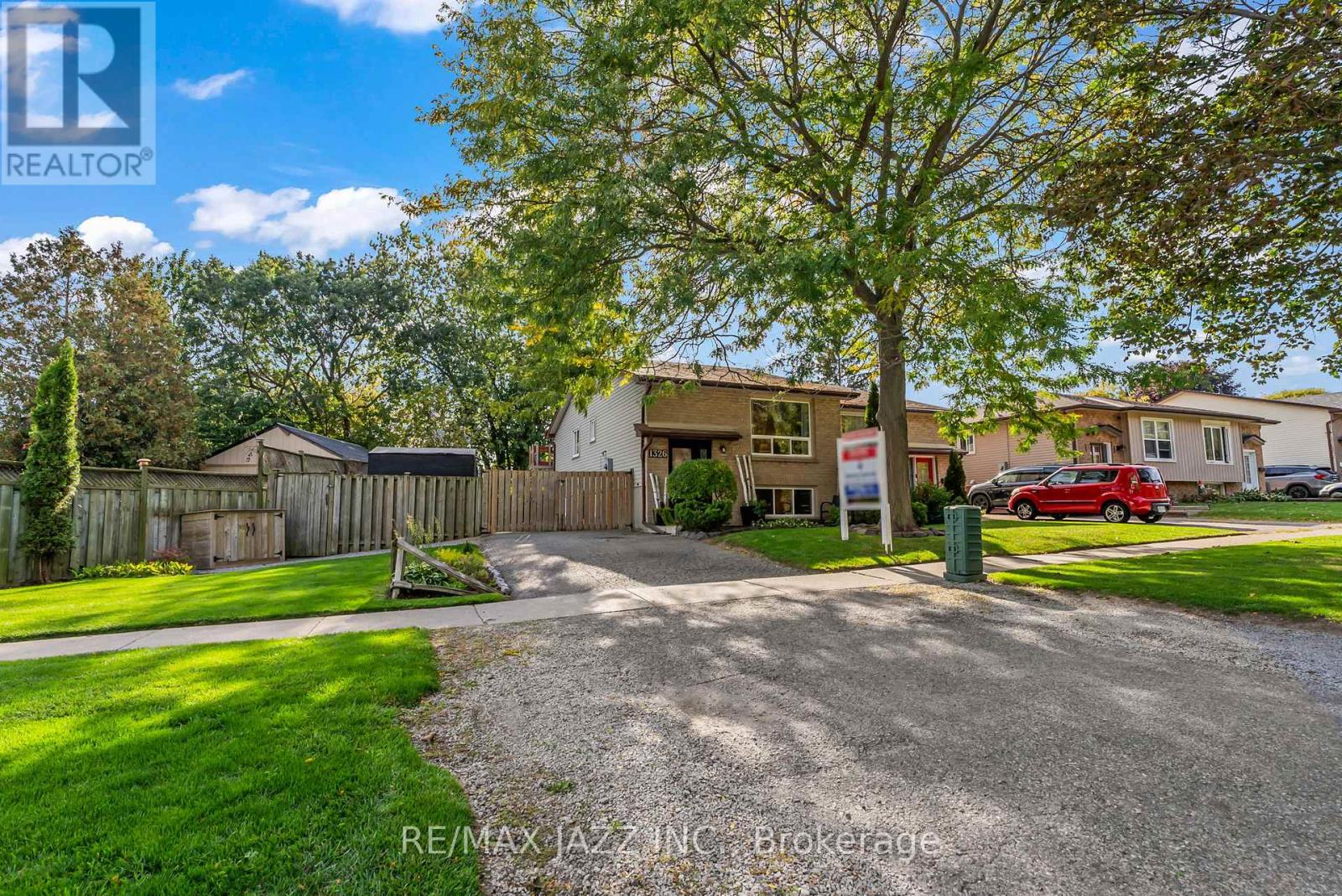 1326 Valley Drive, Oshawa, Ontario  L1J 7J7 - Photo 1 - E12443390
