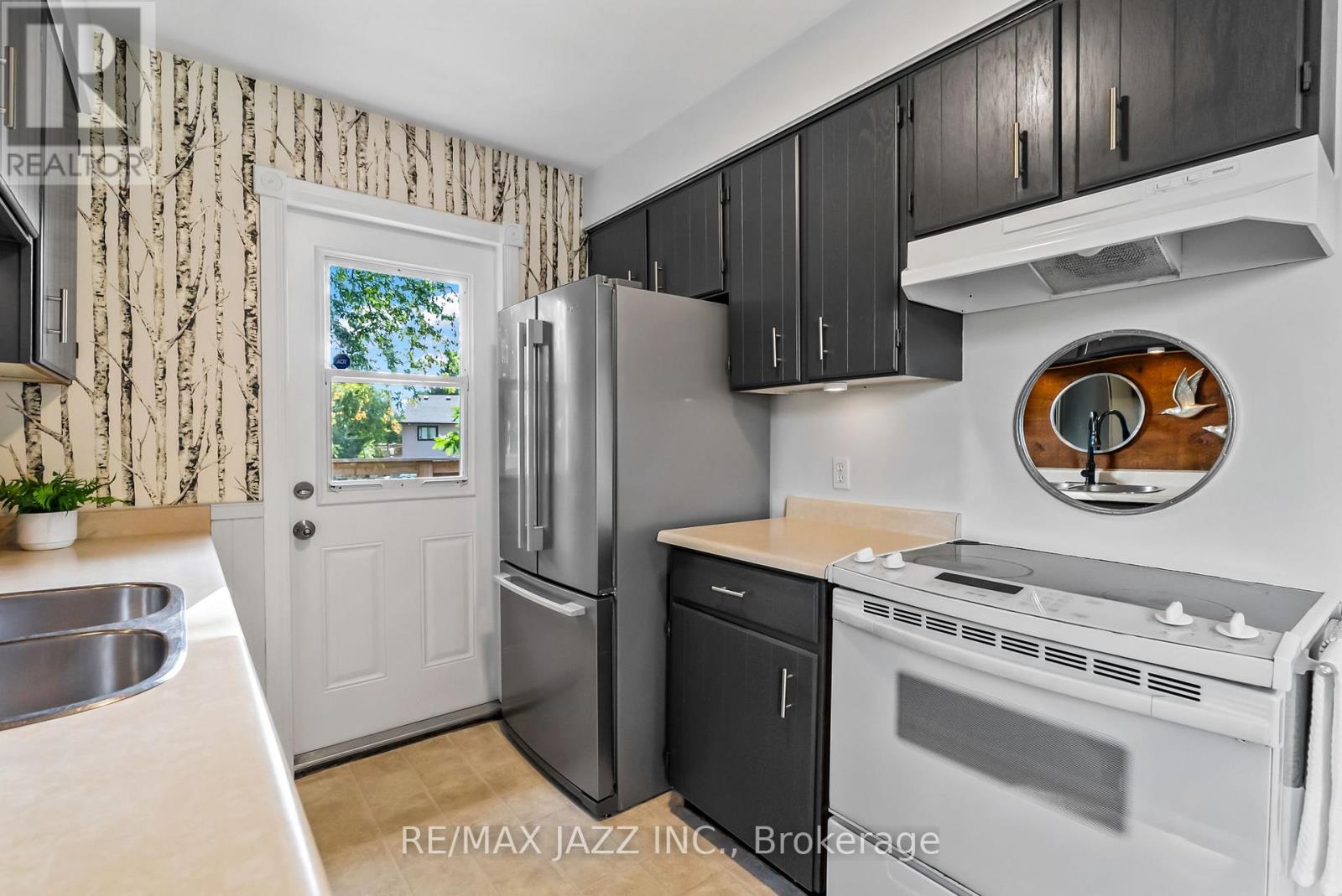 1326 Valley Drive, Oshawa, Ontario  L1J 7J7 - Photo 17 - E12443390