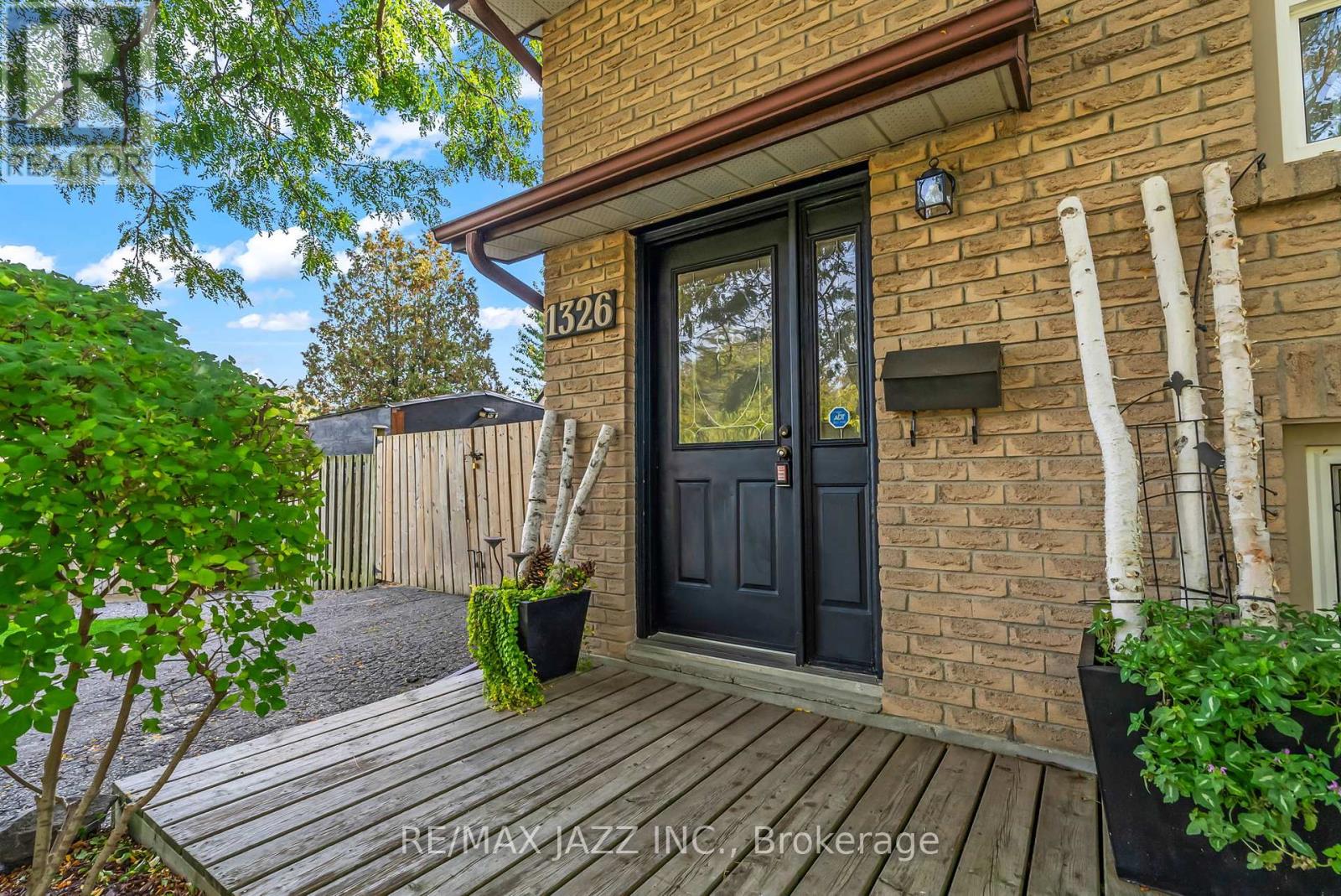 1326 Valley Drive, Oshawa, Ontario  L1J 7J7 - Photo 3 - E12443390