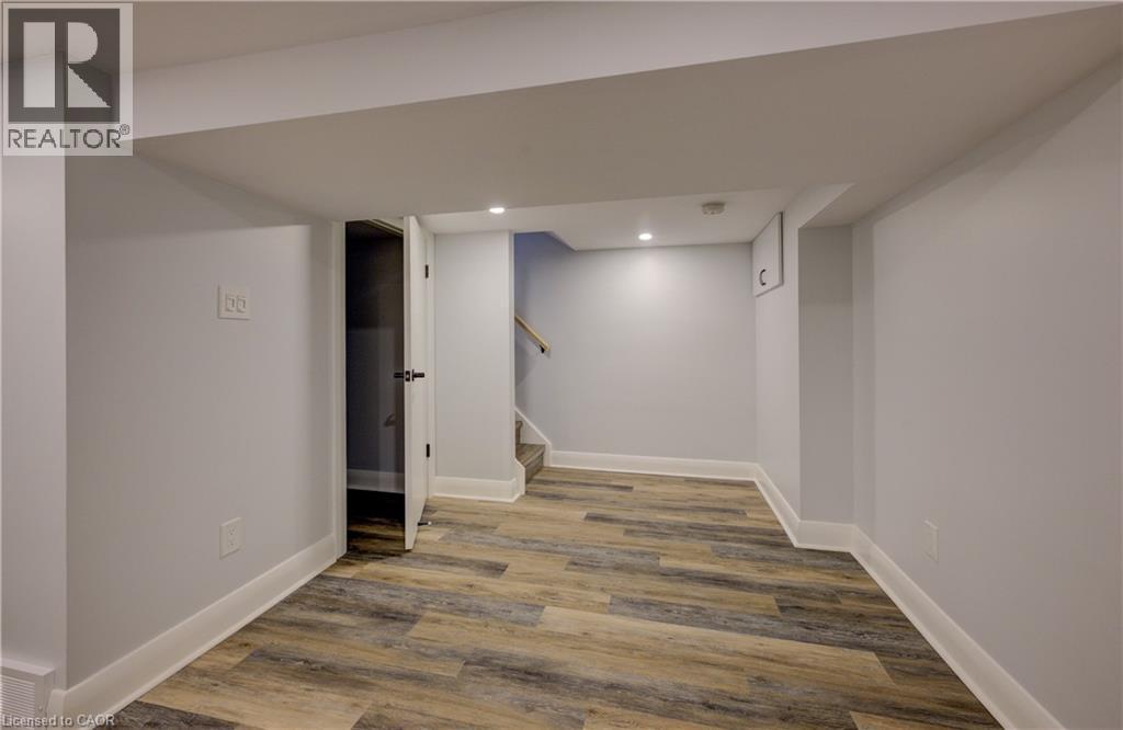 131 Belmont Avenue, Waterloo, Ontario  N2L 2A8 - Photo 34 - 40775666
