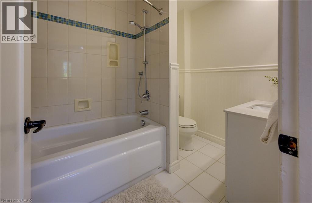 131 Belmont Avenue, Waterloo, Ontario  N2L 2A8 - Photo 24 - 40775666