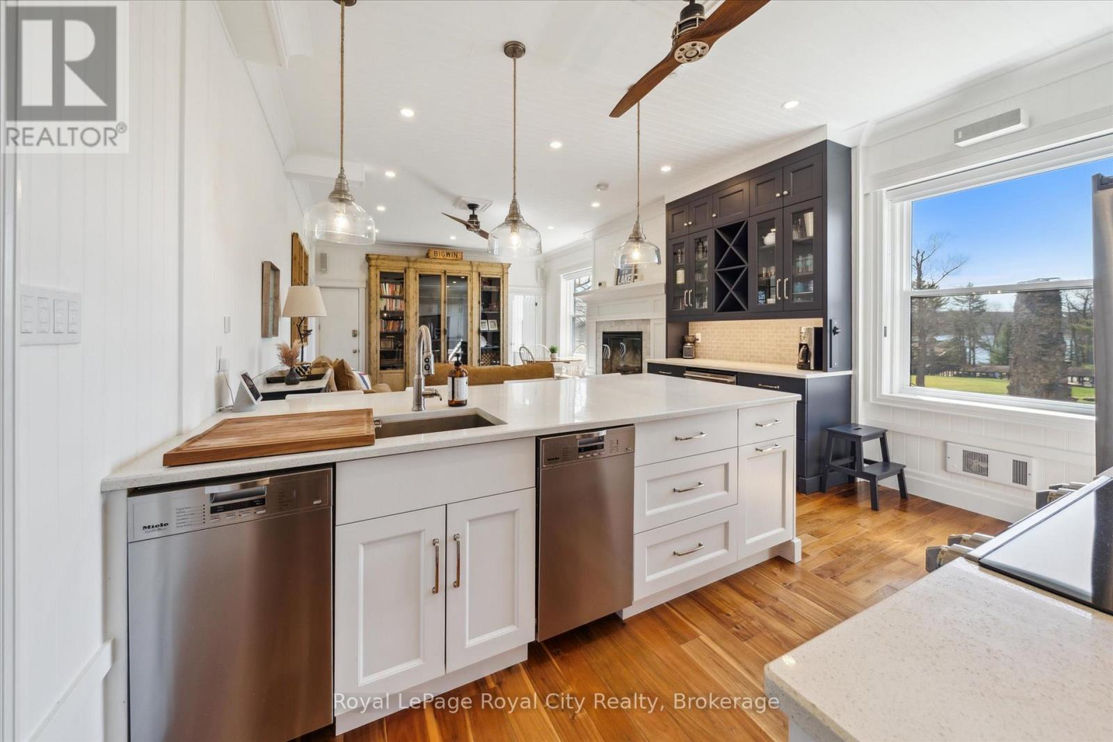202 & 206 - 12 Bigwin Island, Lake Of Bays, Ontario  P0B 1A0 - Photo 12 - X12443406