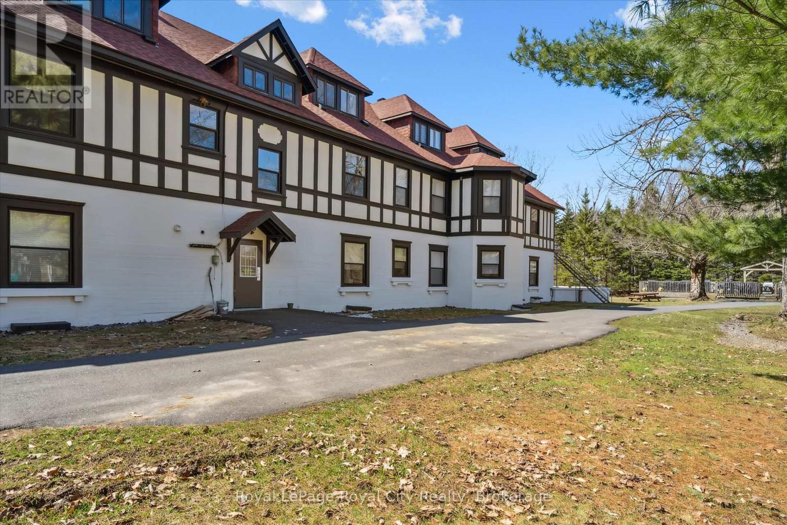 202 & 206 - 12 Bigwin Island, Lake Of Bays, Ontario  P0B 1A0 - Photo 24 - X12443406