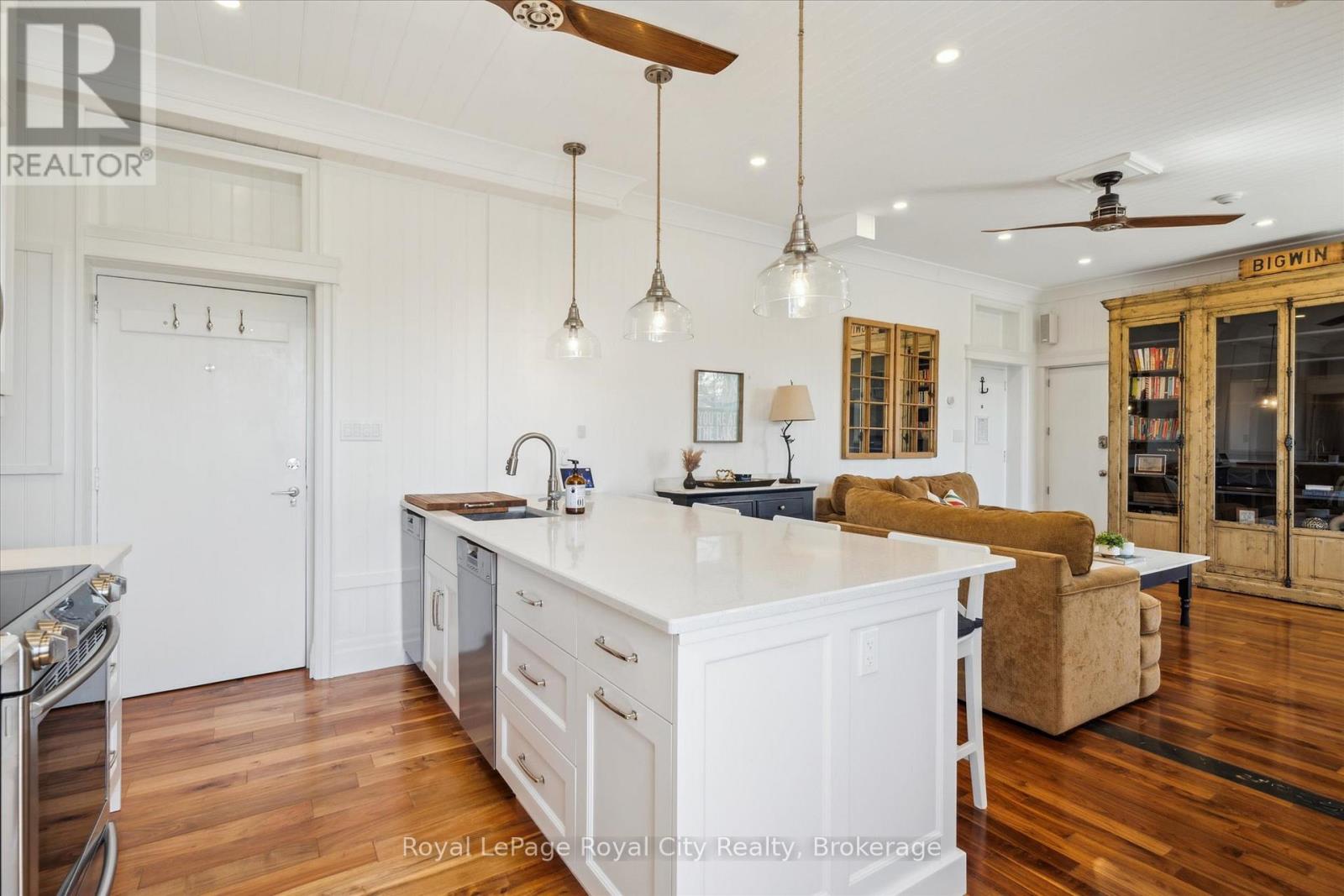 202 & 206 - 12 Bigwin Island, Lake Of Bays, Ontario  P0B 1A0 - Photo 8 - X12443406