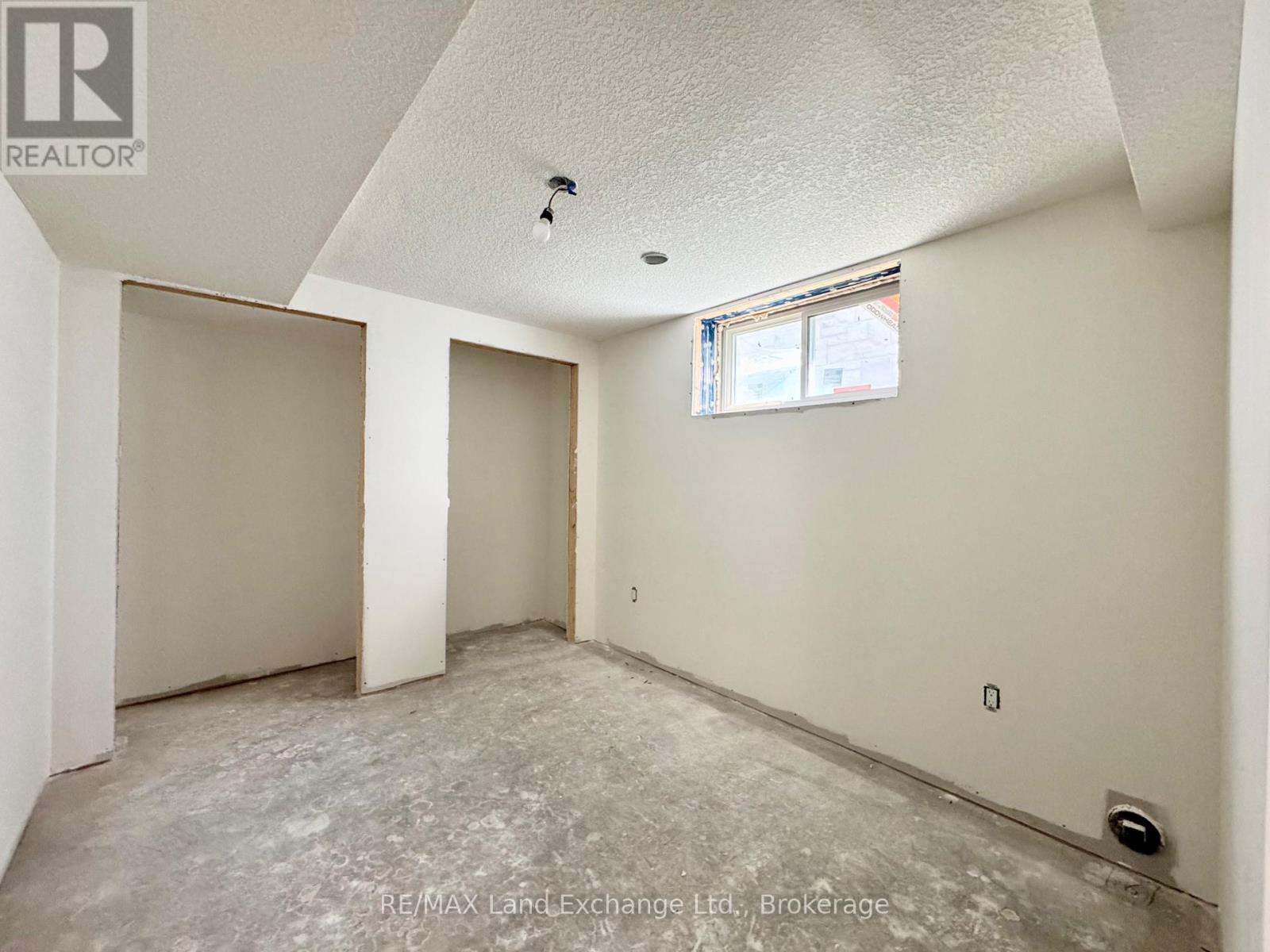 448 Burnside Street, Saugeen Shores, Ontario  N0H 2C3 - Photo 11 - X12443427