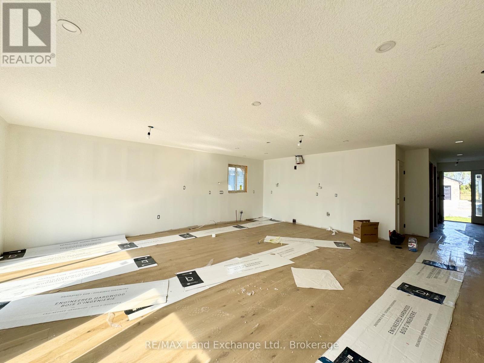 448 Burnside Street, Saugeen Shores, Ontario  N0H 2C3 - Photo 3 - X12443427
