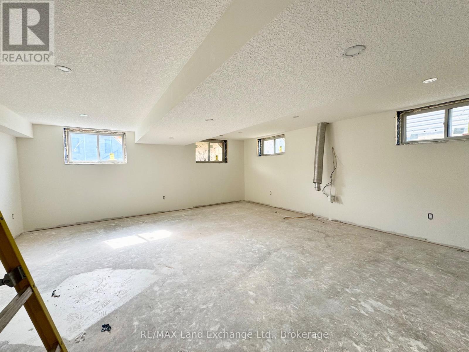 448 Burnside Street, Saugeen Shores, Ontario  N0H 2C3 - Photo 8 - X12443427