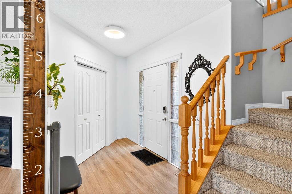 118 Coopers Close Sw, Airdrie, Alberta  T4B 2X2 - Photo 4 - A2258549