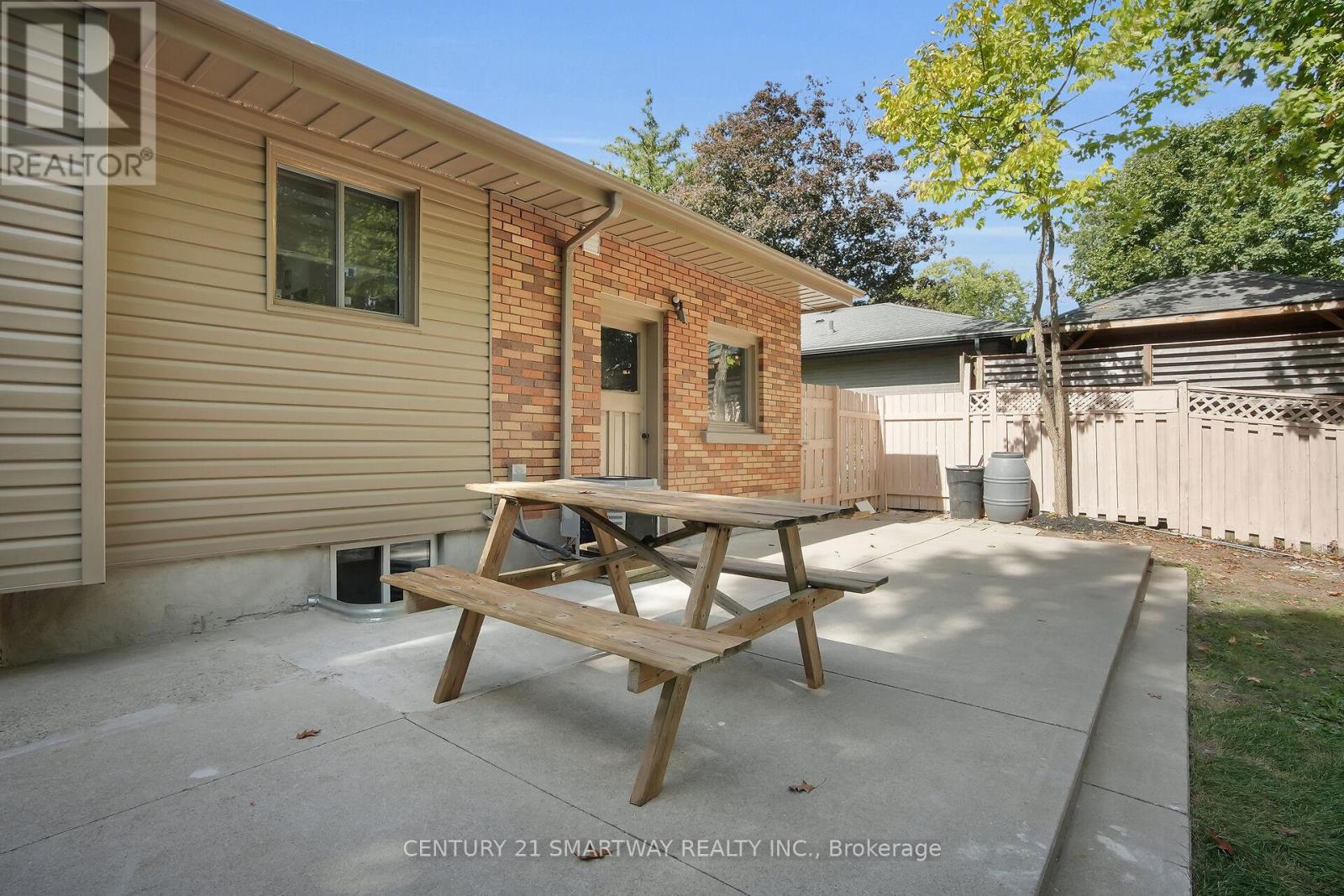 633 Donegal Drive, London North, Ontario  N6H 3H6 - Photo 47 - X12442944